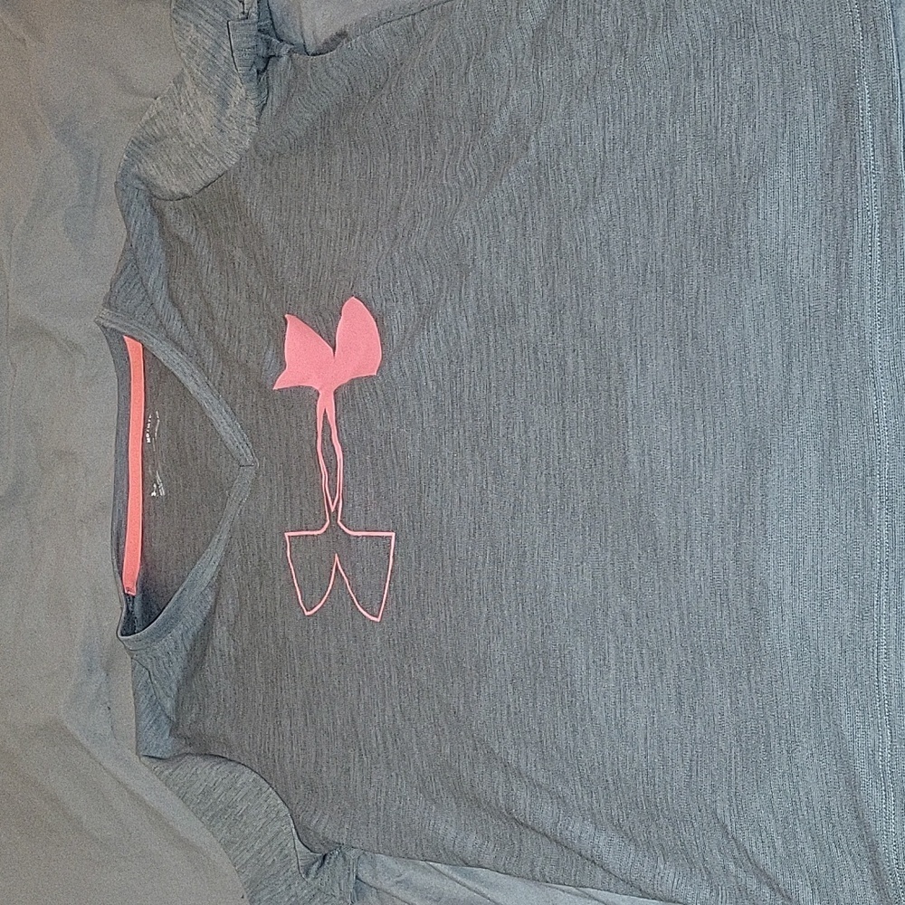 Under Armour top